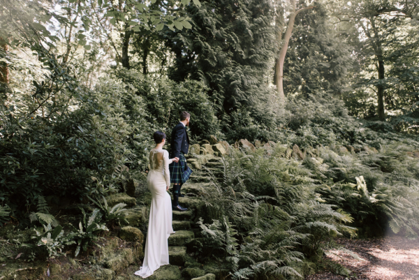 Pronovias Elegance for a Sophisticated Country House Celebration