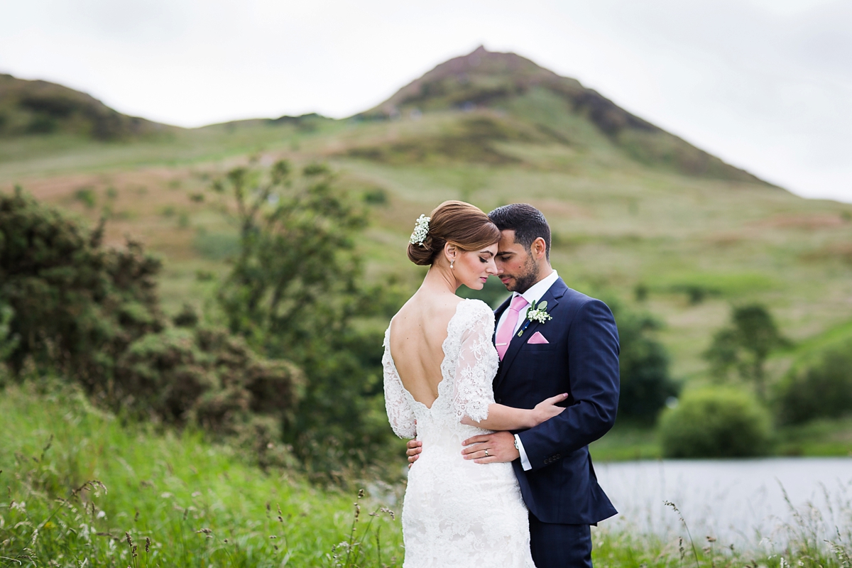 Annasul Y scottish library wedding 24