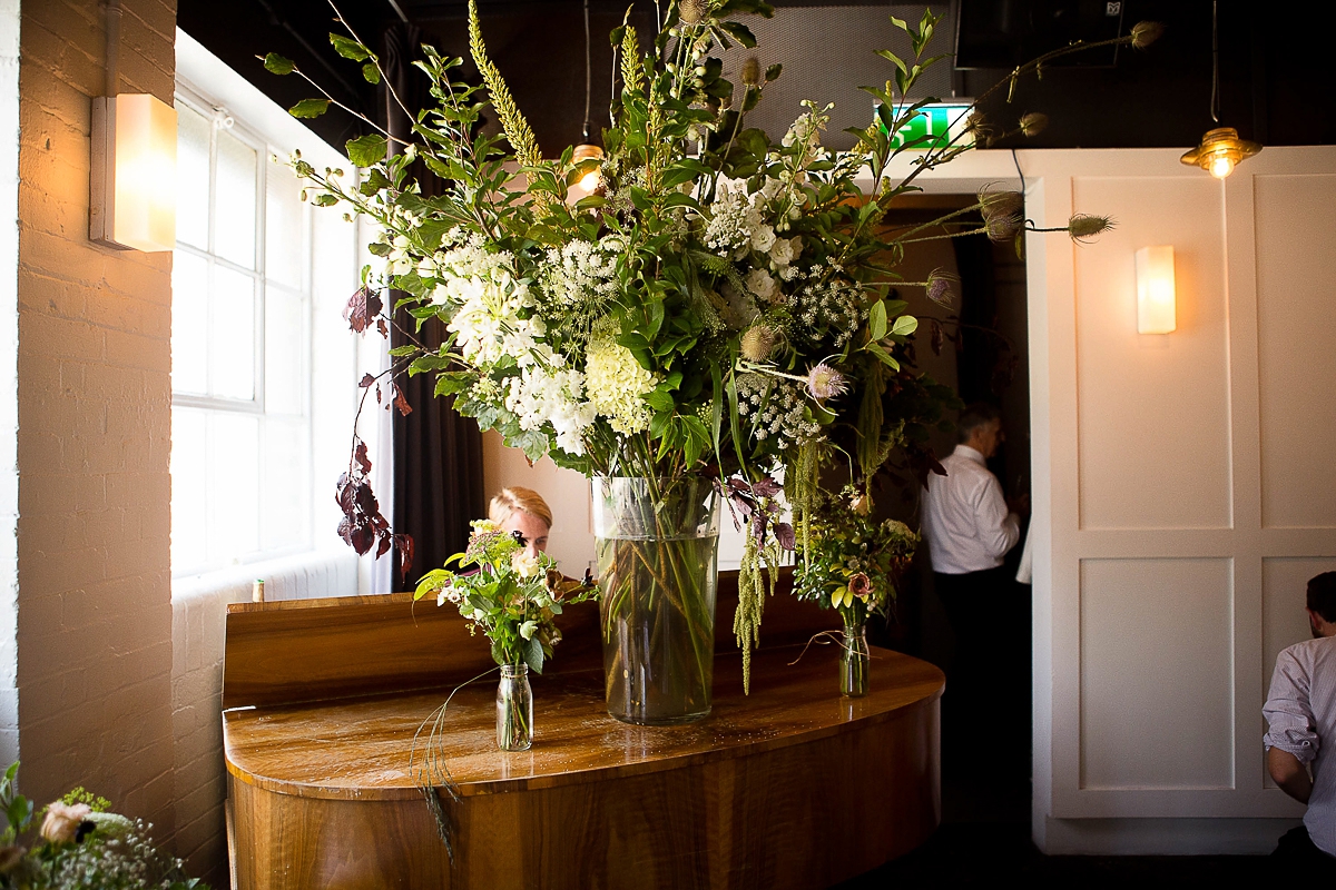 Fallyn Matt 154 - A Minimalist London Wedding Inspired by Geometry And Sparkle Fallyn Matt 154