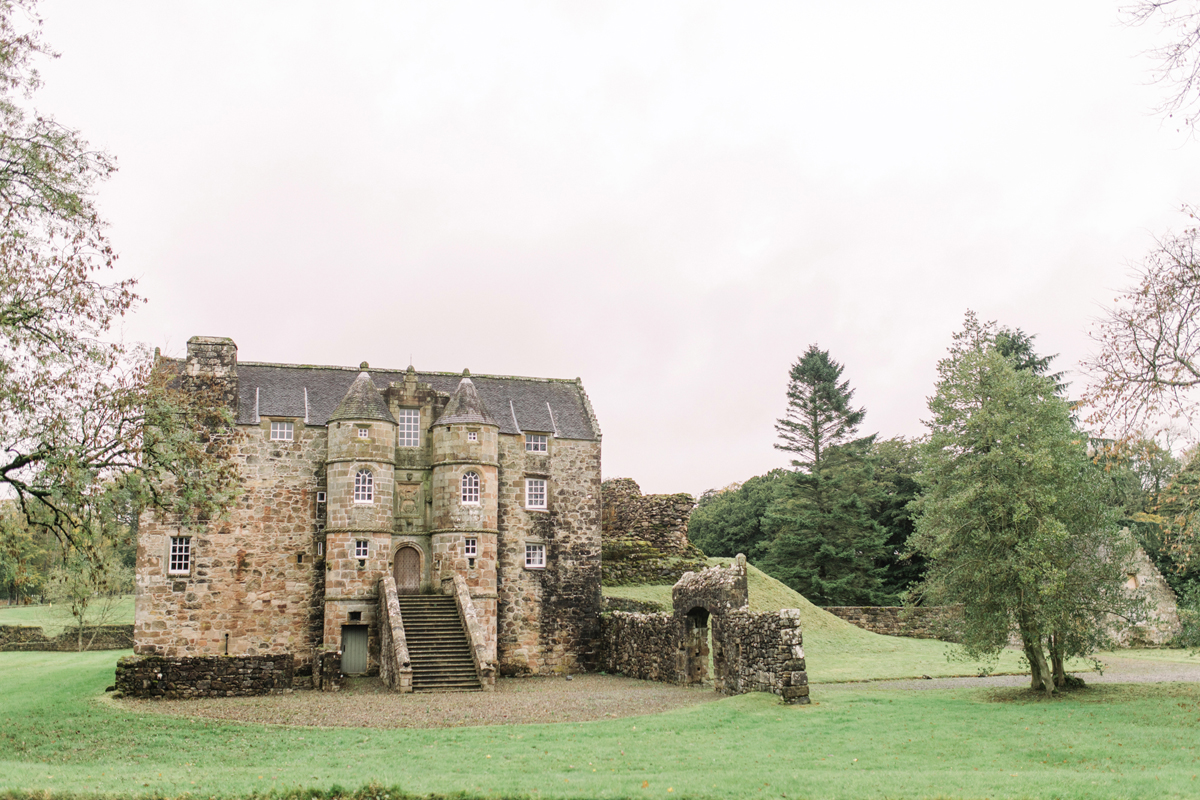1 Autumn wedding at Rowallan Castle in Scotland