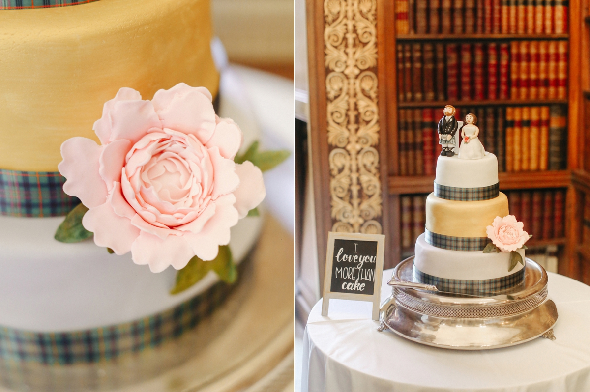 124 Wedding cake with groom in a kilt cake topper