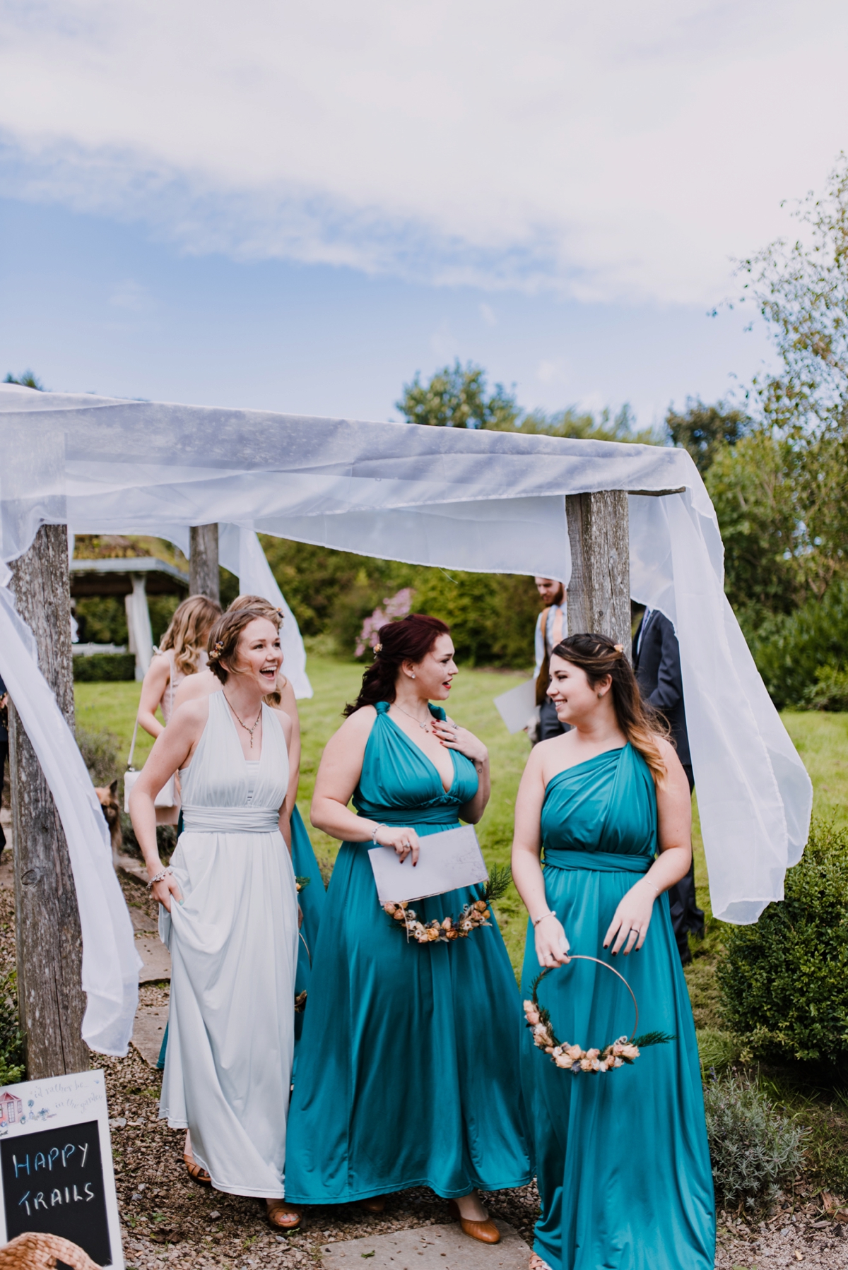 18 Bridesmaids in turquoise wedding dresses