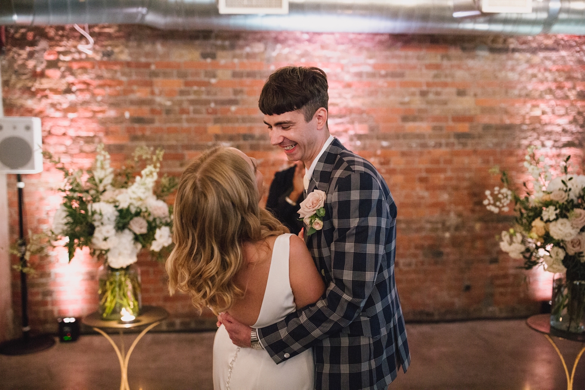 19 Modern couple Loft studiods wedding