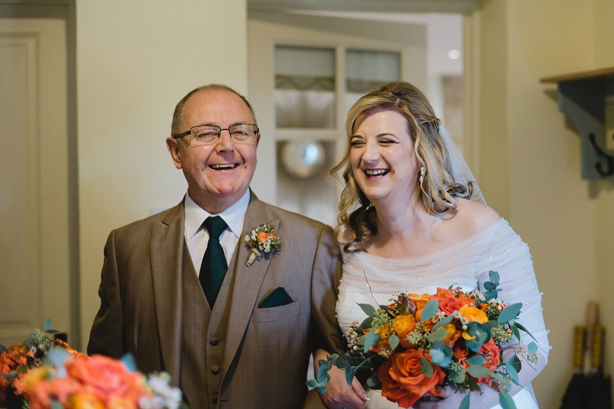 21 Autumn bride with her father