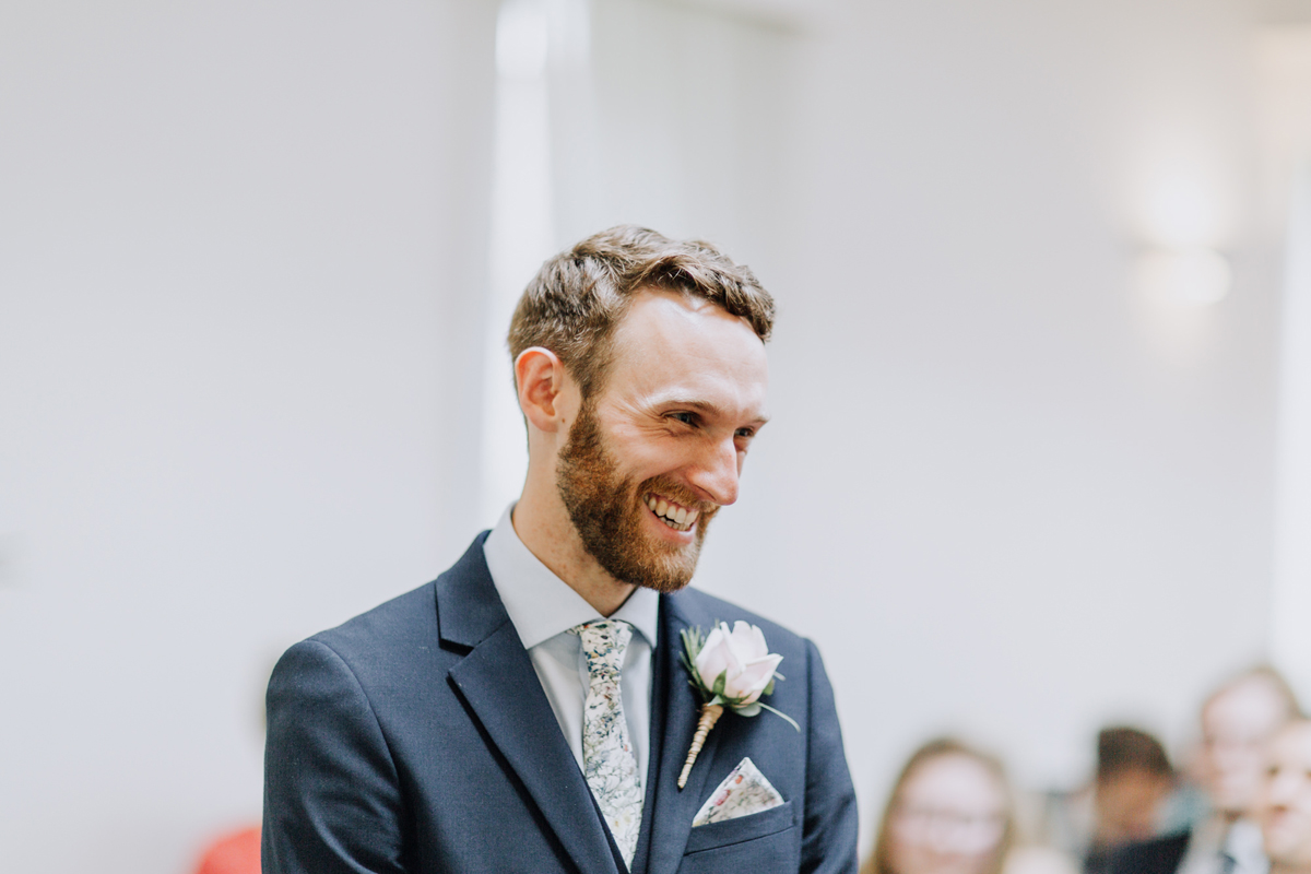 22 Groom wearing a Catkinjane tie