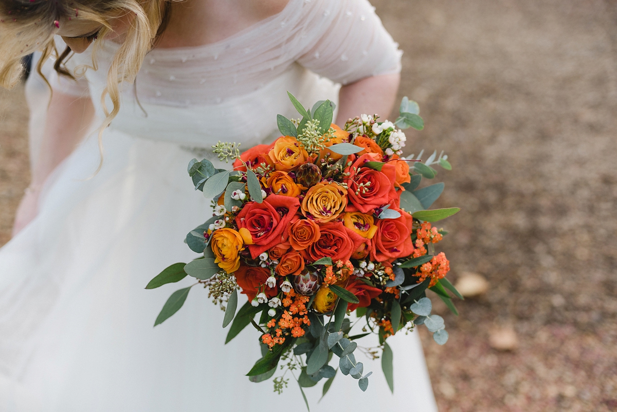26 Autumn wedding bouquet in red and orange