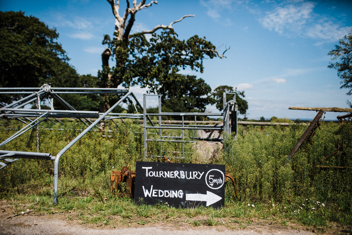 31 Tournerbury Woods Estate wedding sign