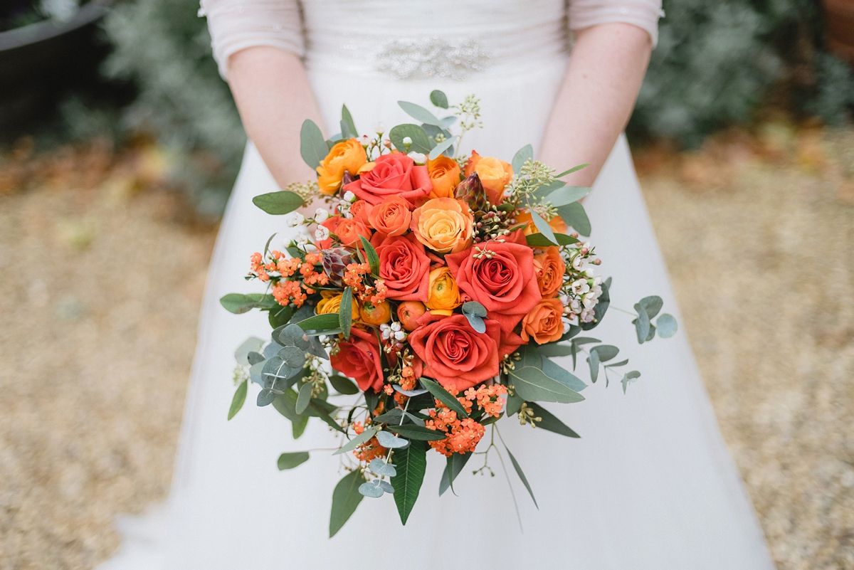 34 Autumn wedding bouquet in red and orange