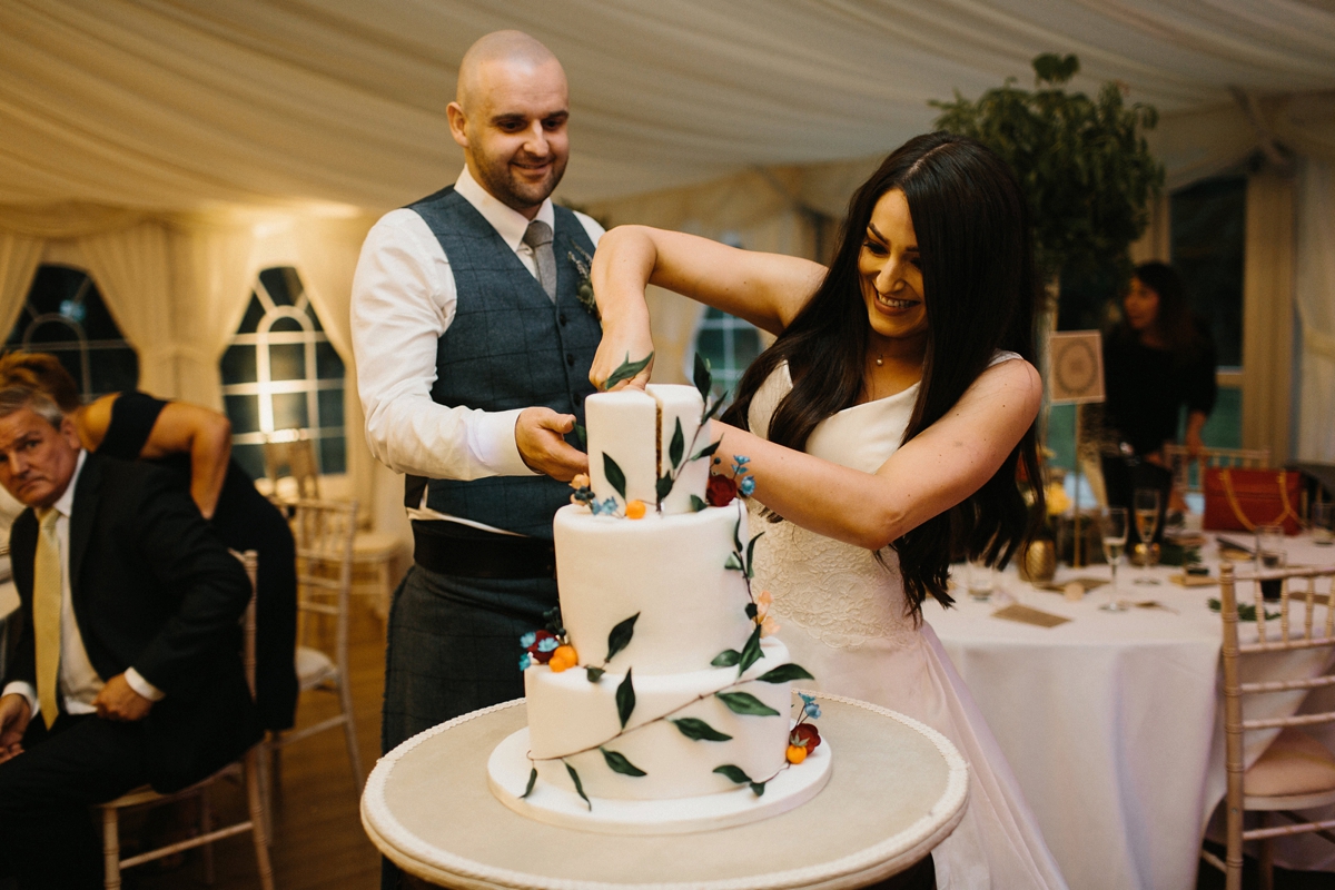 34 Simple and fuss free 3 tirer wedding cake