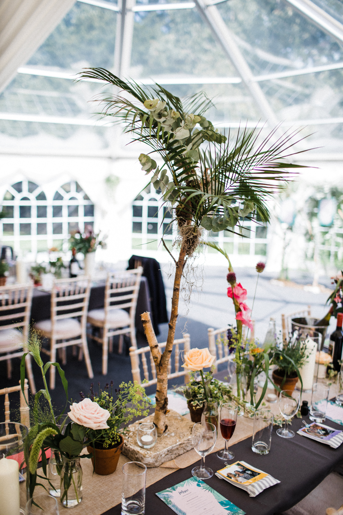 35 Tropical inspired wedding table centrepiece