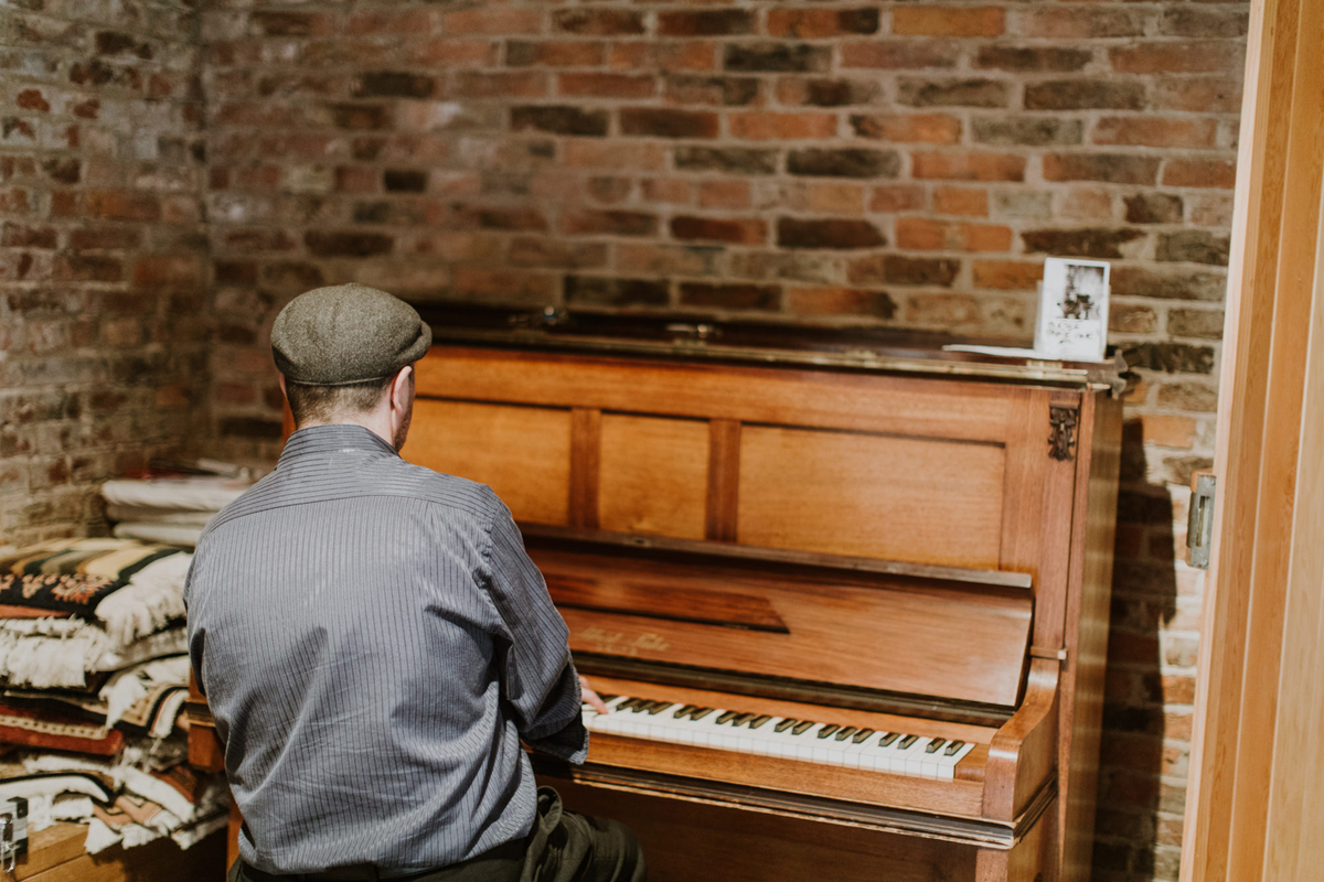 42 Pianist at a Brambly Hedge inspired wedding