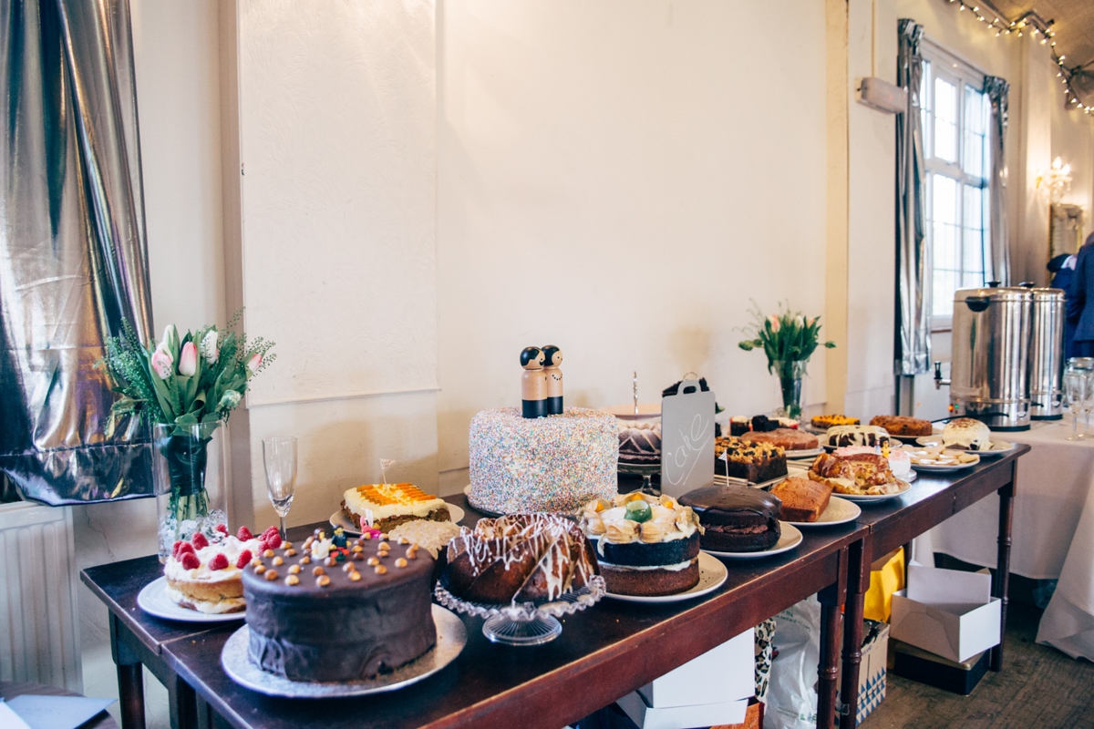 32 Wedding cake table