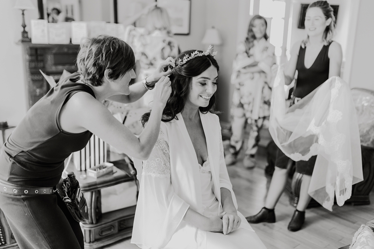 5 A Liz Martinez bride and glamorous Irish wedding