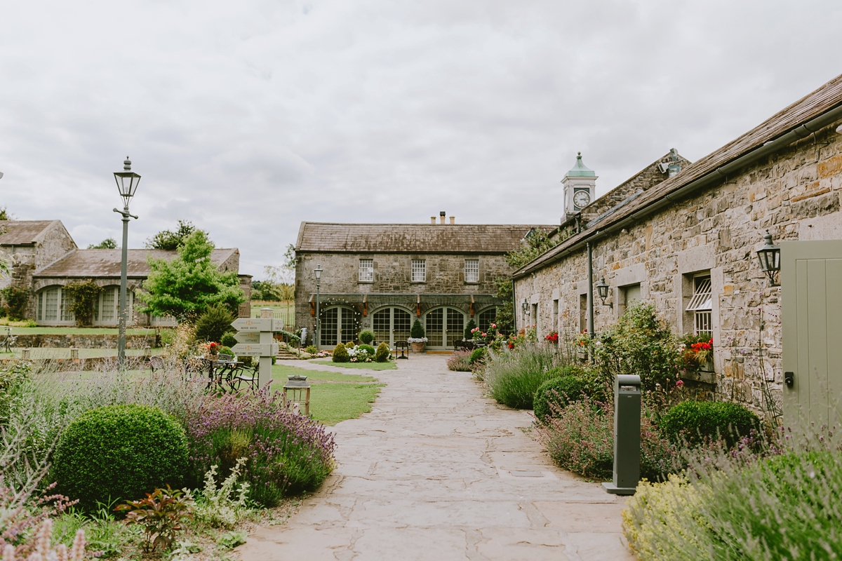 73 A Liz Martinez bride and glamorous Irish wedding