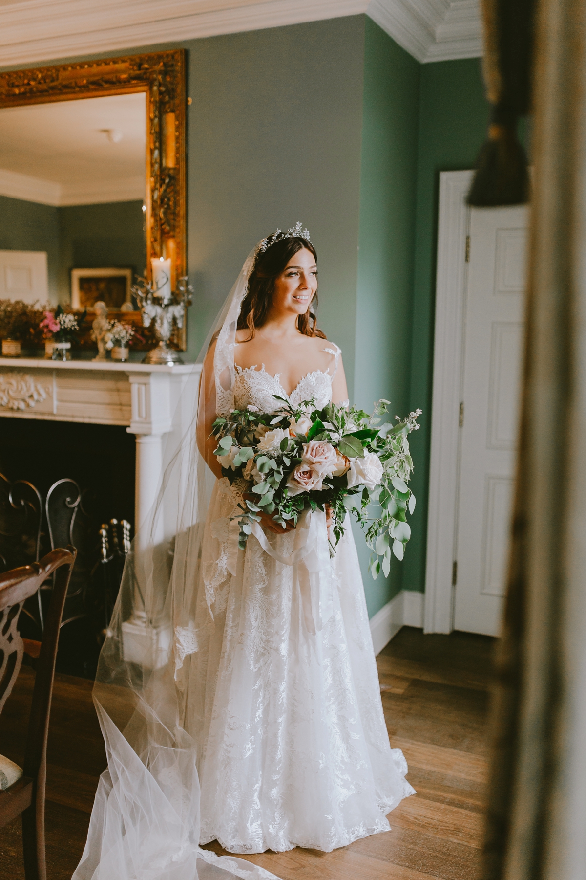 76 A Liz Martinez bride and glamorous Irish wedding