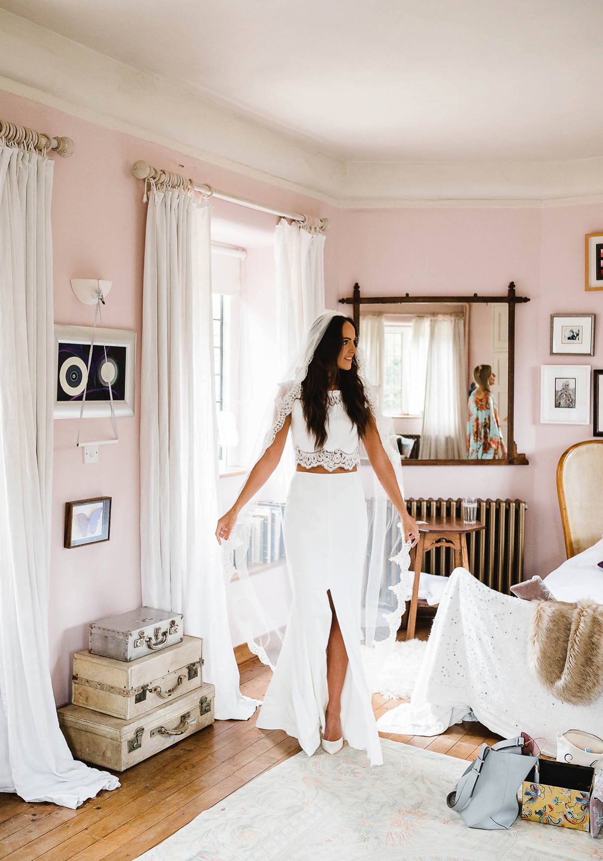 9 Rima Arodaky separates for a relaxed country house party wedding