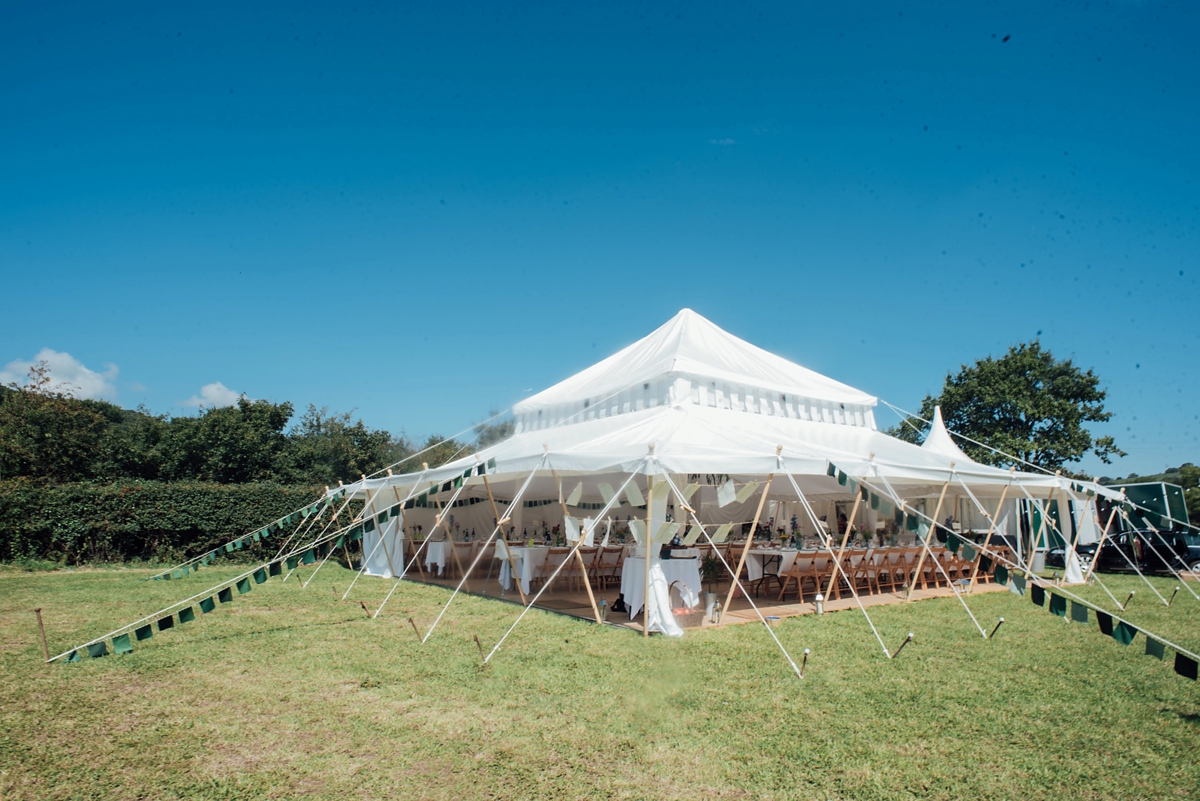 1 A handmade and natural outdoor wedding in Devon