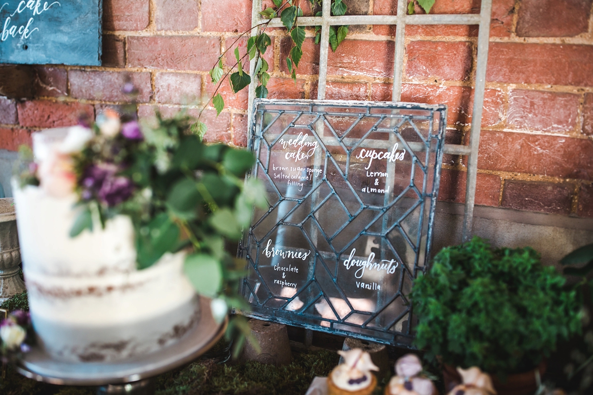 1 Elegant and flowery wedding cakes