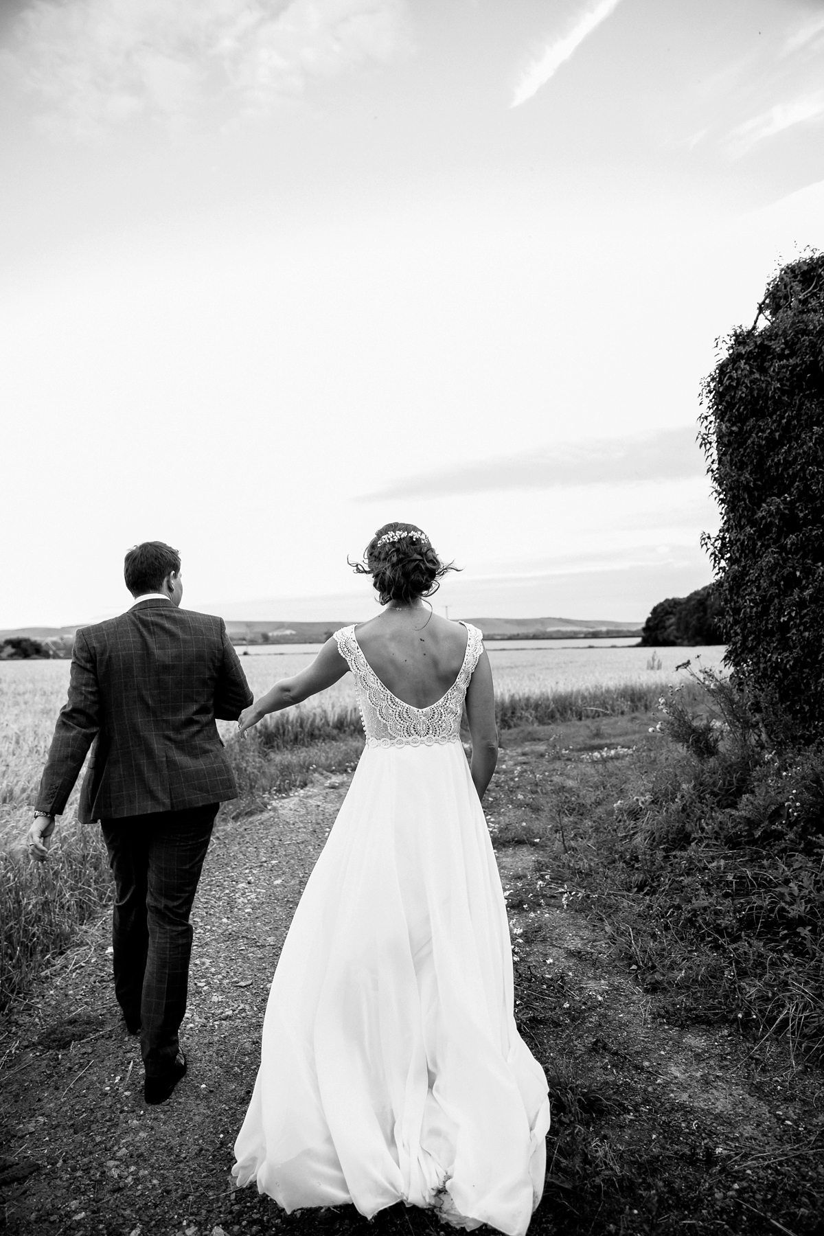 11 A Flora wedding dress for a family wedding in the countryside