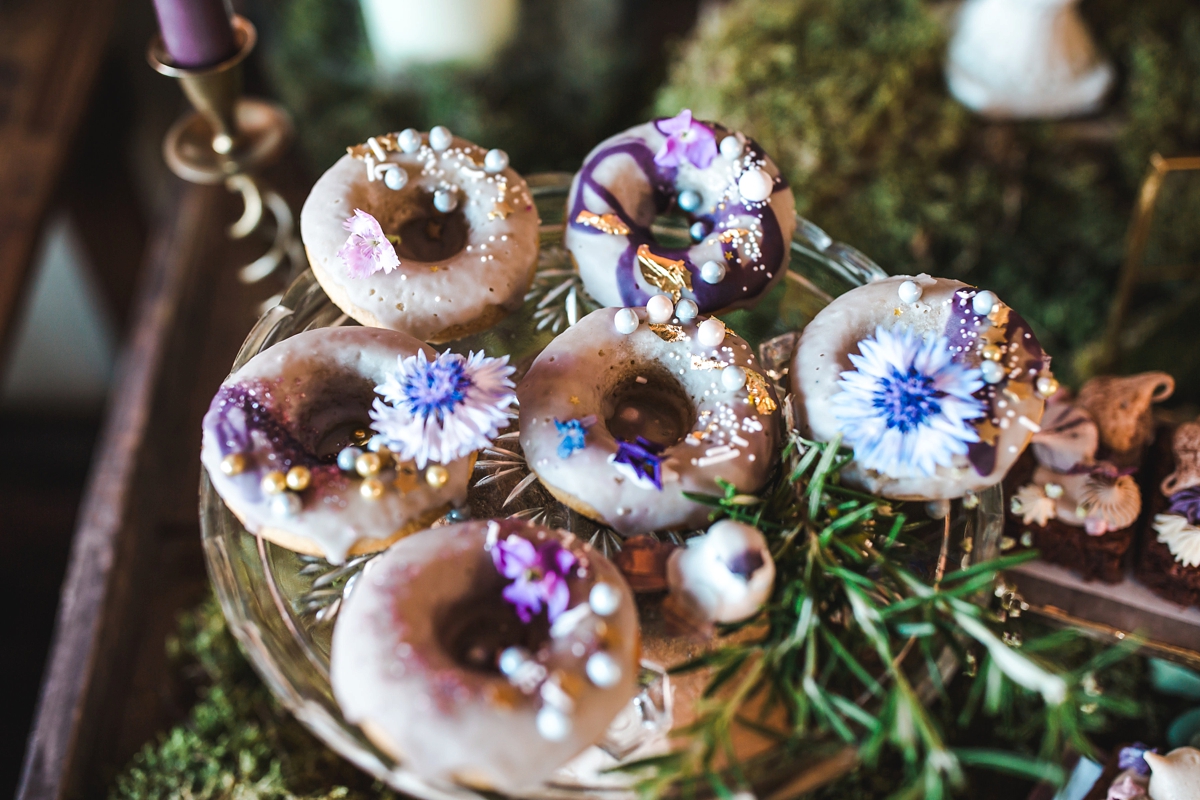 4 Elegant and flowery wedding cakes