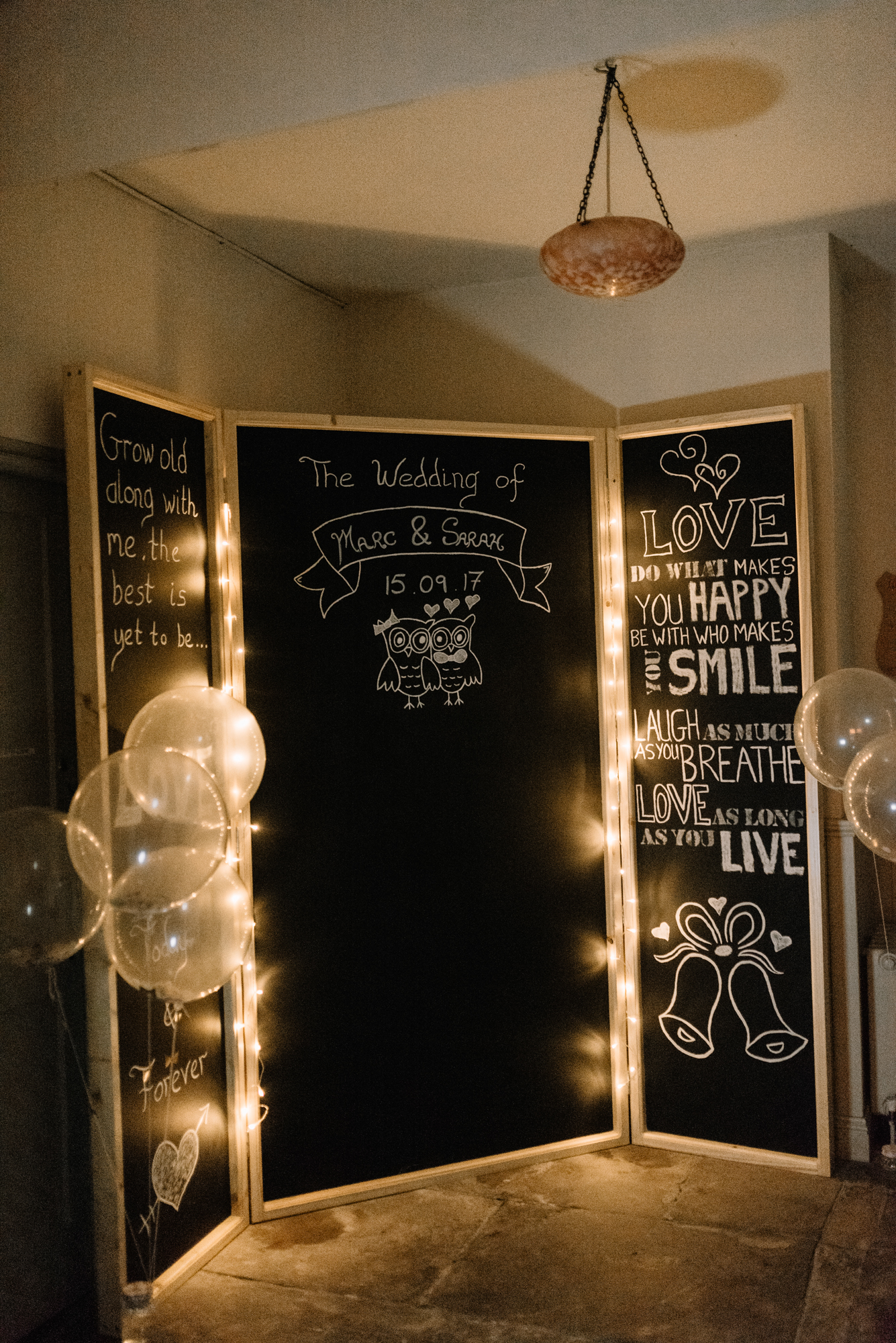 01 Photobooth blackboard backdrop for a wedding