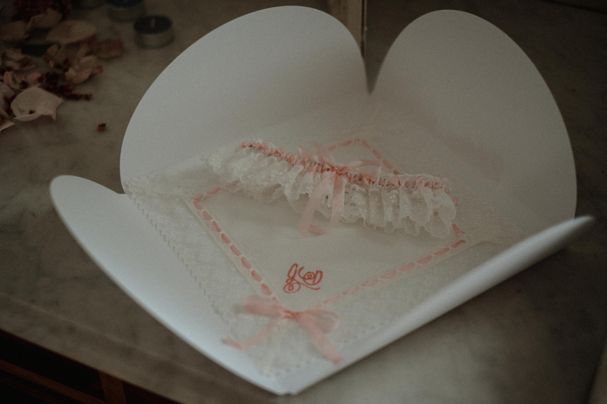 1 Tasteful elegant and glamorous retro inspired bridal boudoir