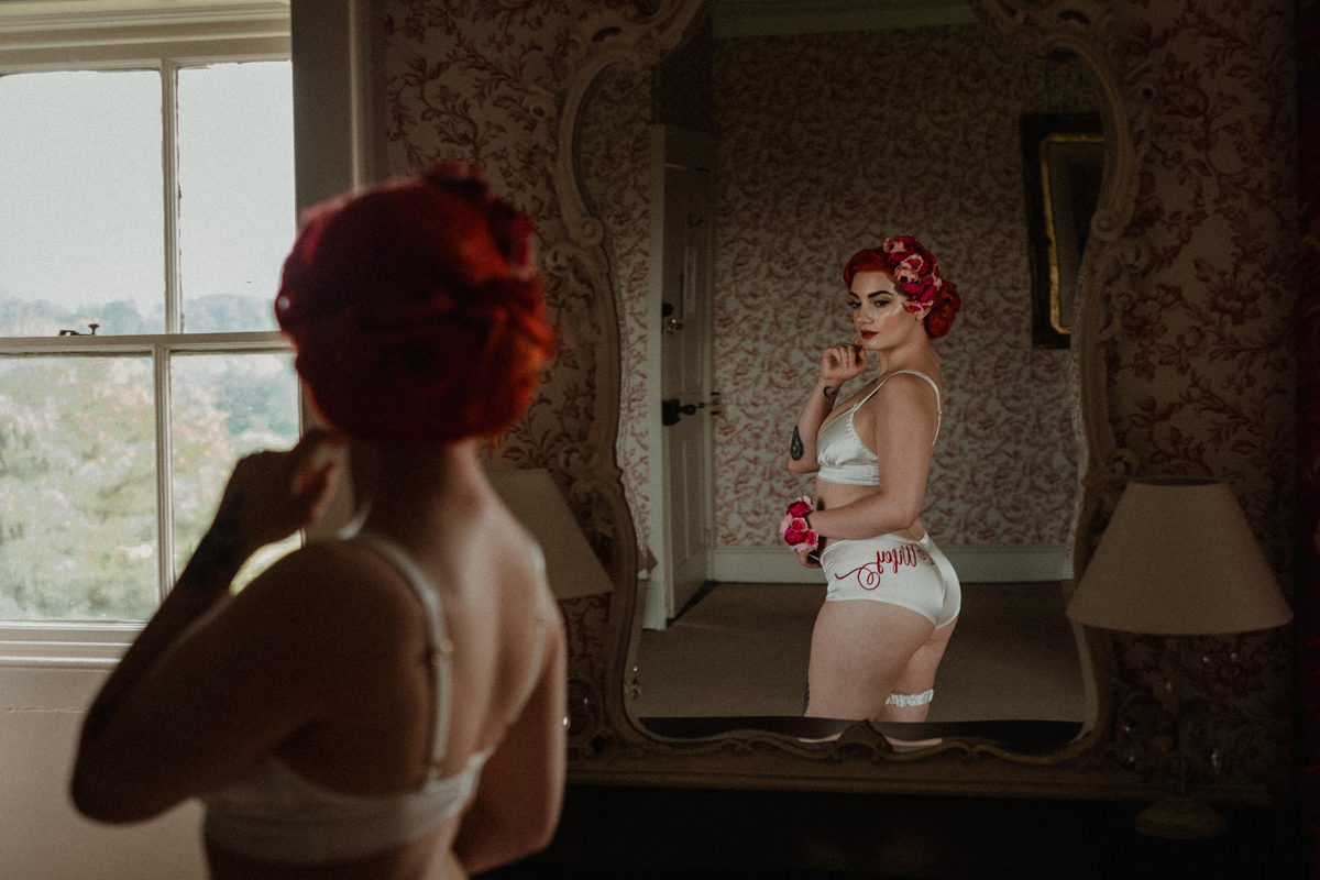 105 Tasteful elegant and glamorous retro inspired bridal boudoir