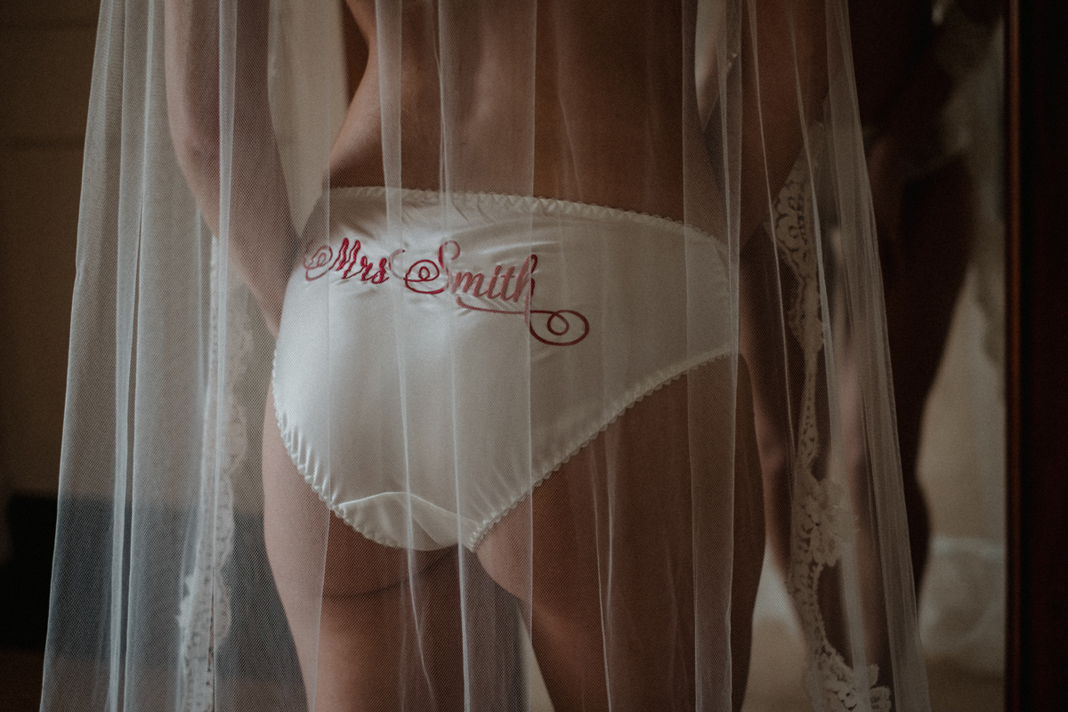 111 Tasteful elegant and glamorous retro inspired bridal boudoir