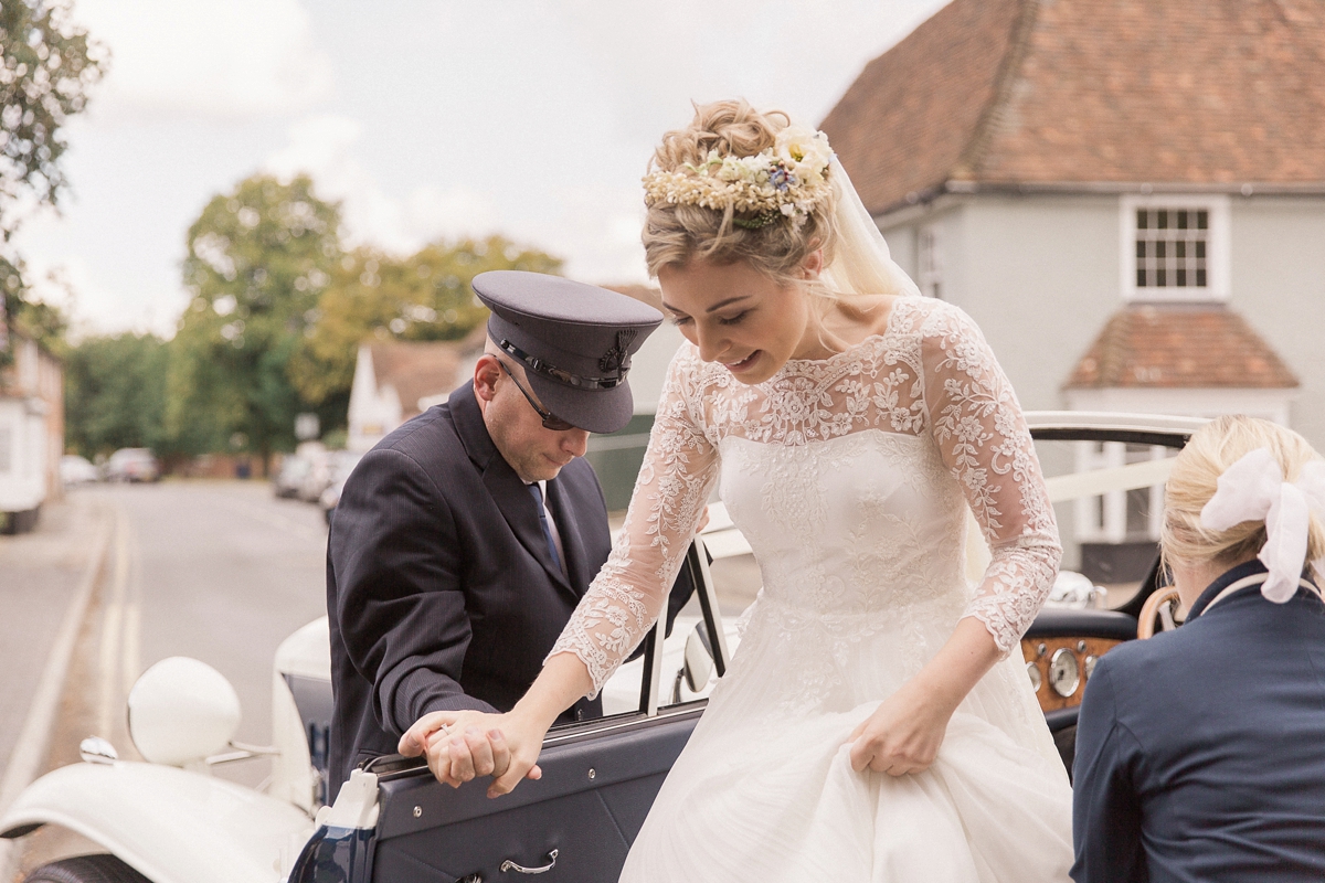 12 A Raimon Bundo dress for a DIY colourful and charming barn wedding