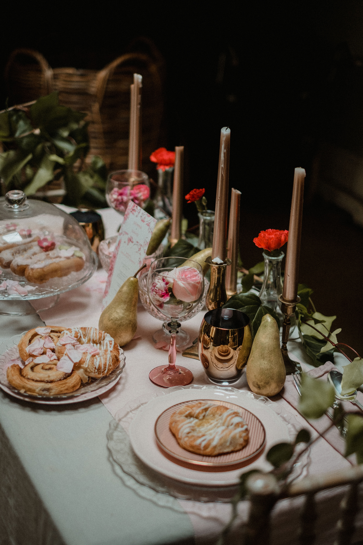 12 Tasteful elegant and glamorous retro inspired bridal boudoir