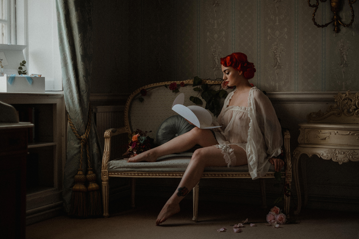124 Tasteful elegant and glamorous retro inspired bridal boudoir