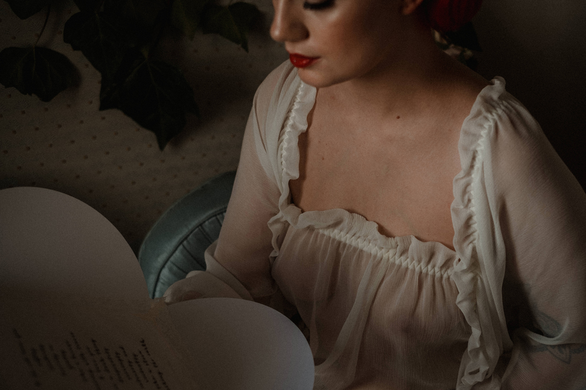 126 Tasteful elegant and glamorous retro inspired bridal boudoir