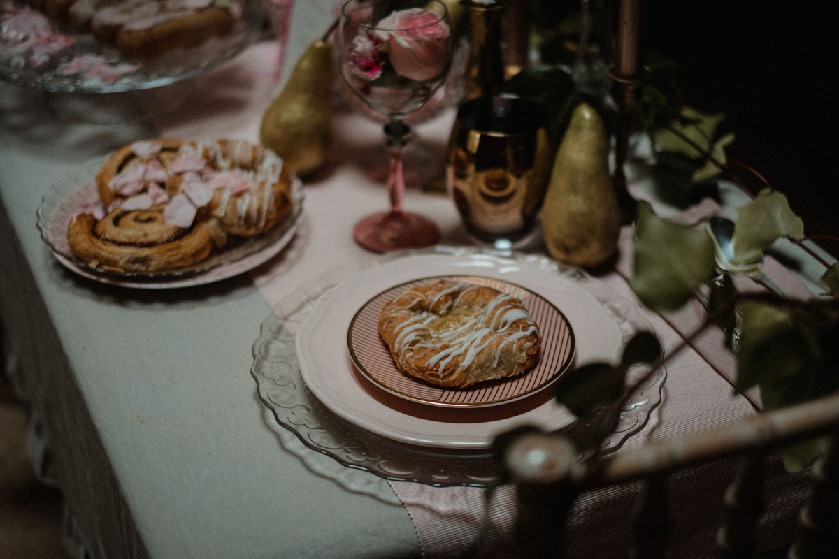13 Tasteful elegant and glamorous retro inspired bridal boudoir