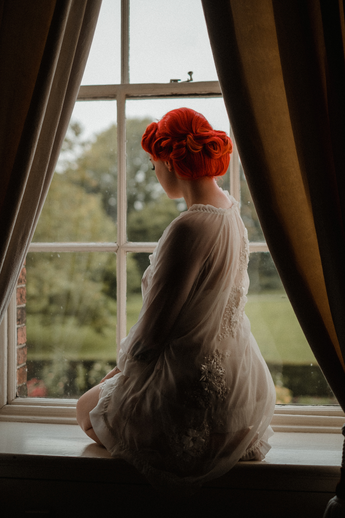 136 Tasteful elegant and glamorous retro inspired bridal boudoir