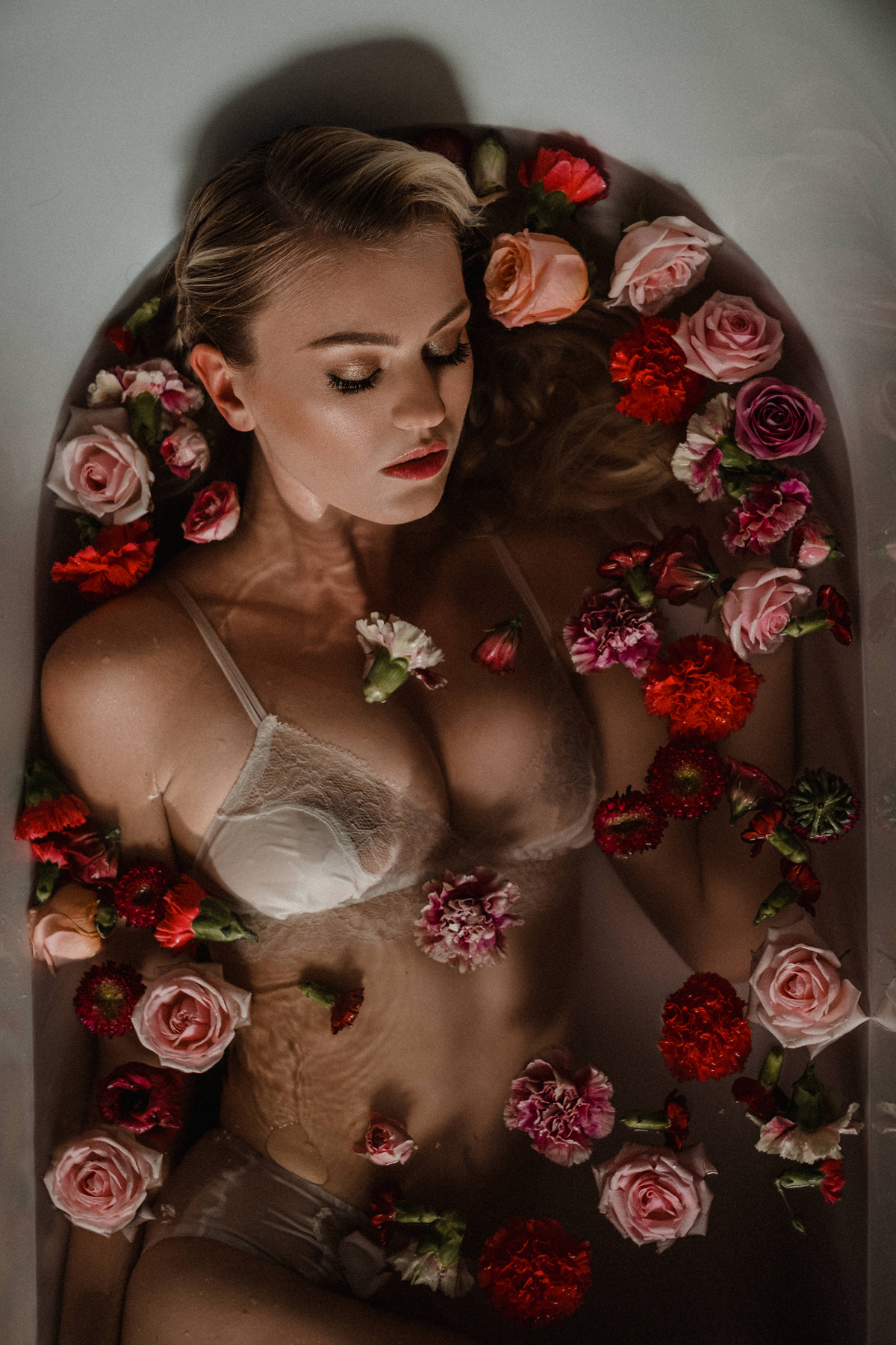 142 Tasteful elegant and glamorous retro inspired bridal boudoir