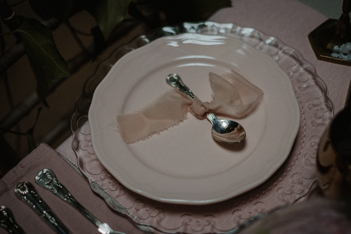 18 Tasteful elegant and glamorous retro inspired bridal boudoir