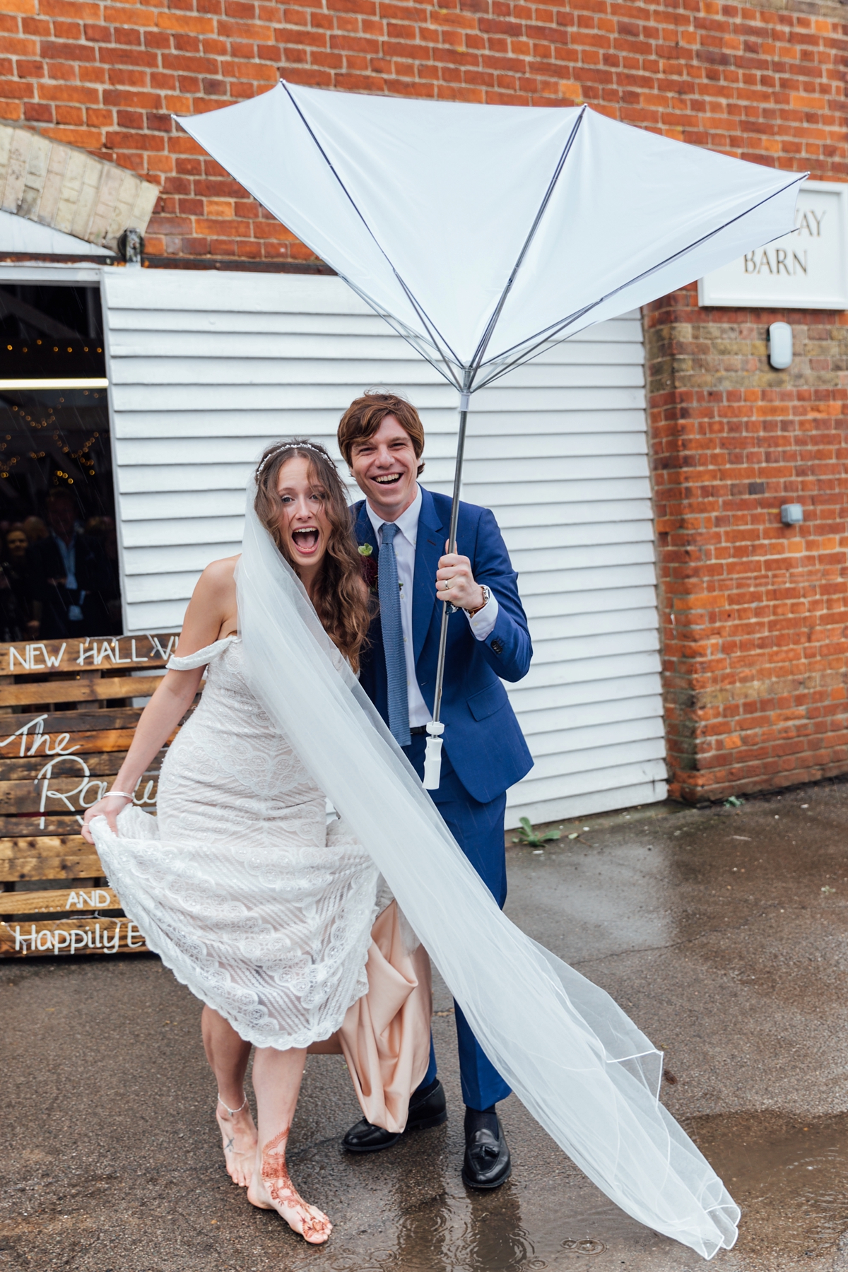 2 A rainy day bohemian barn wedding