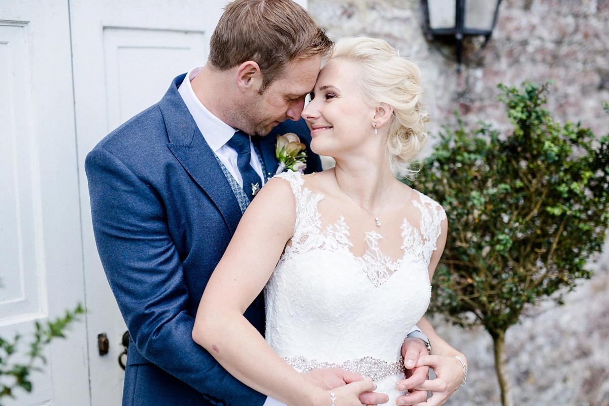 25 An elegant Pronovias gown for a classic country house wedding