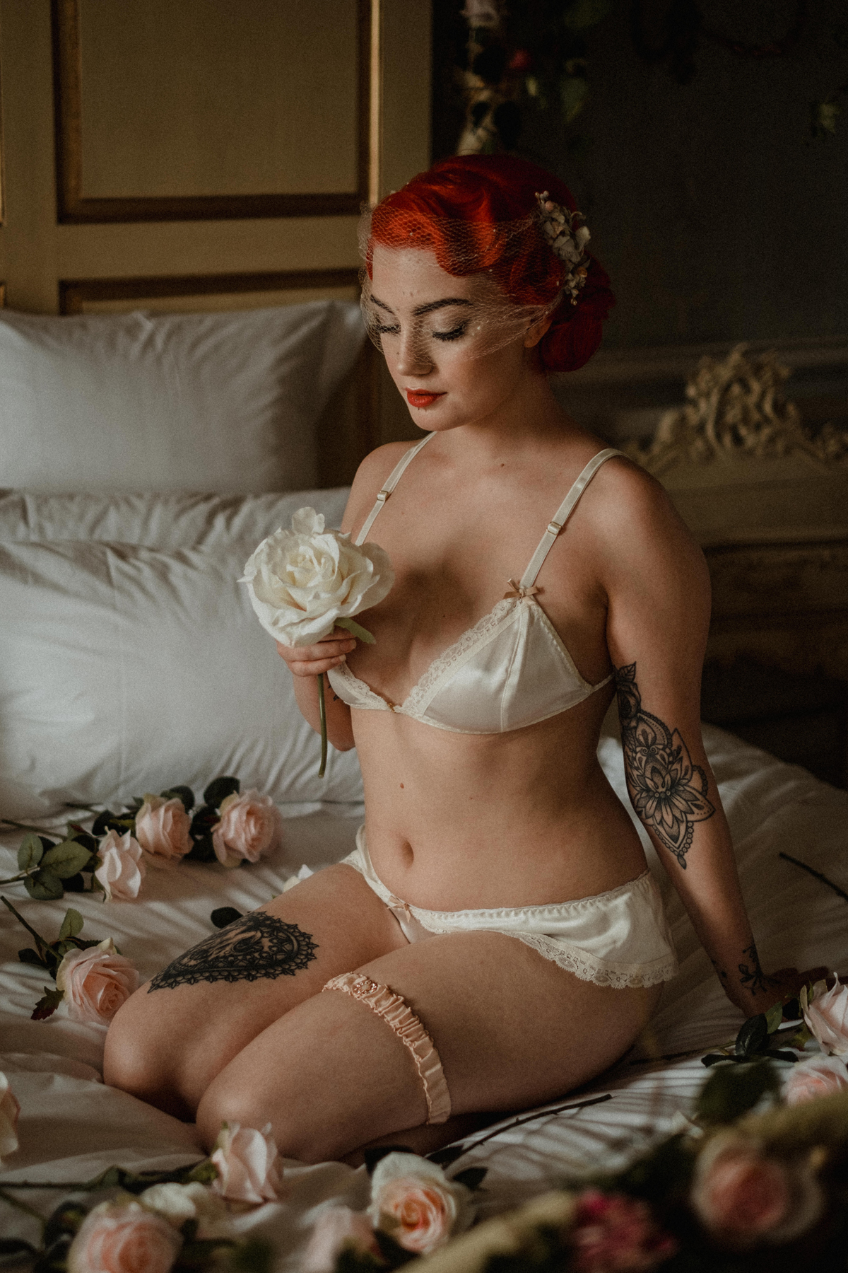25 Tasteful elegant and glamorous retro inspired bridal boudoir