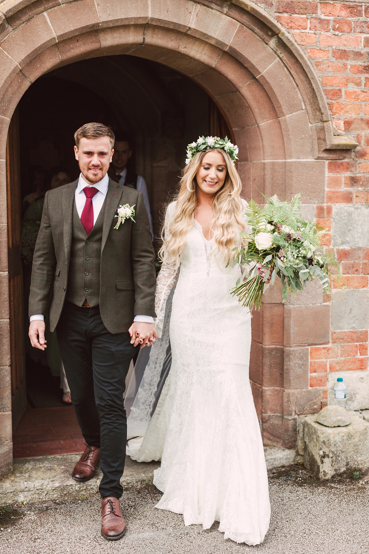 26 A botanical inspired village hall wedding