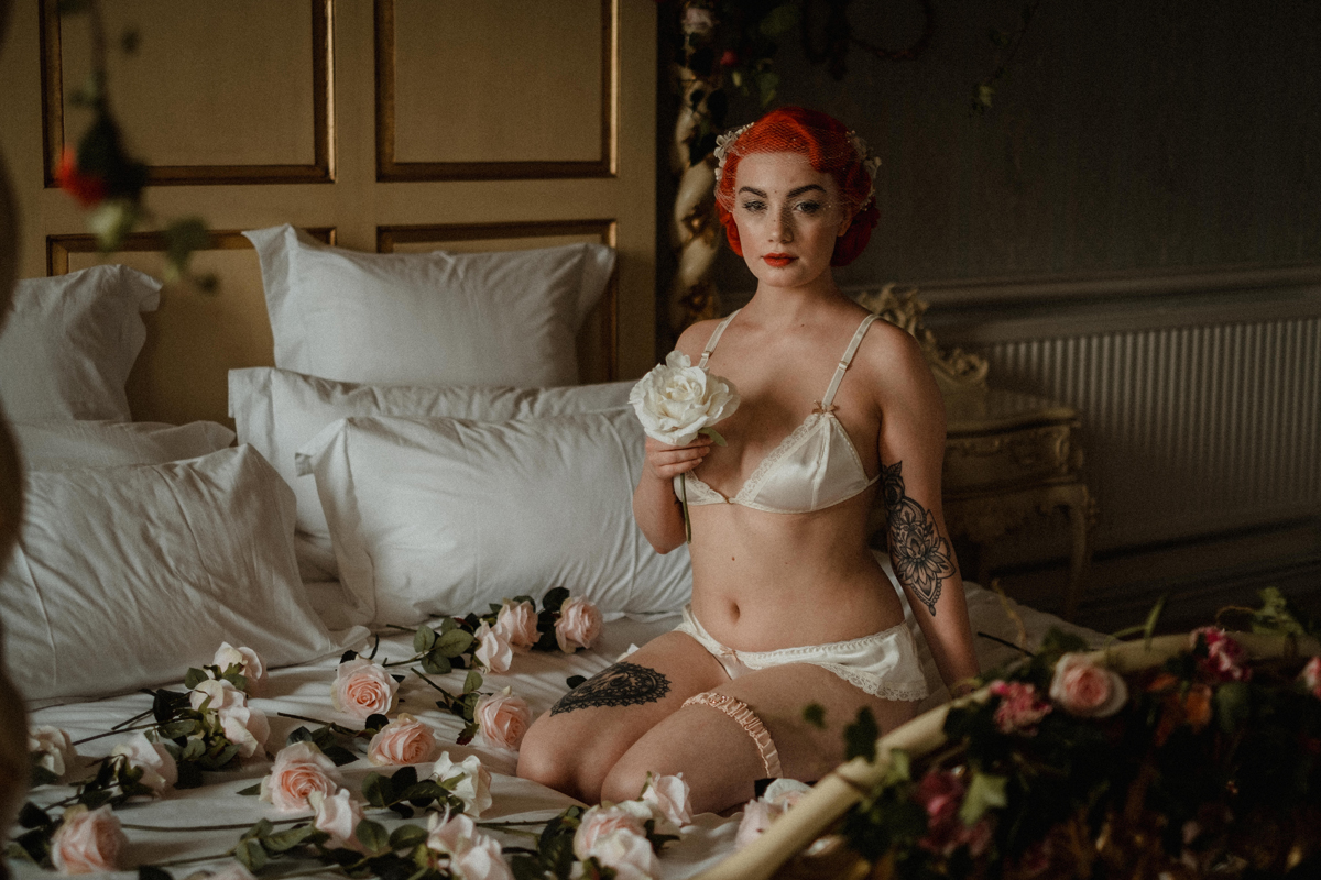 26 Tasteful elegant and glamorous retro inspired bridal boudoir