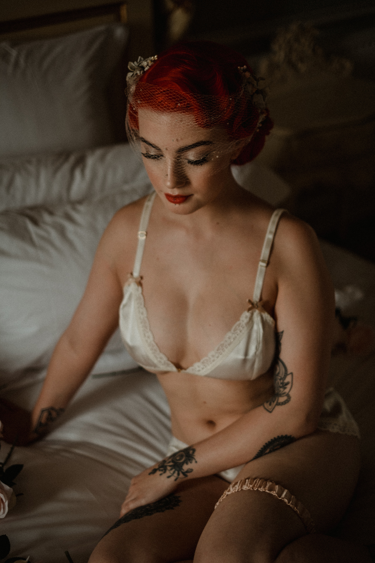 28 Tasteful elegant and glamorous retro inspired bridal boudoir