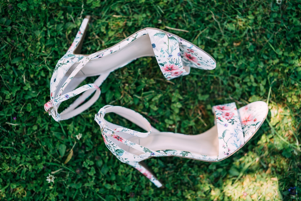 3 A beautiful summery Midsummer Nights Dream inspired wedding