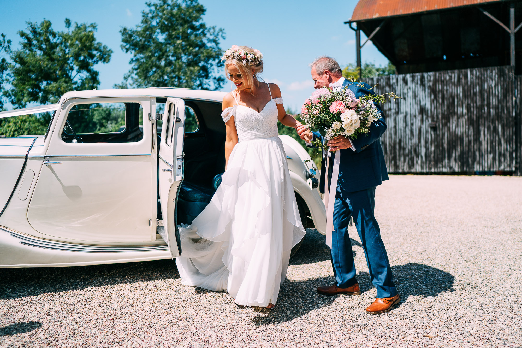 31 A joyful and sunshiney Midsummer Nights Dream inspired wedding