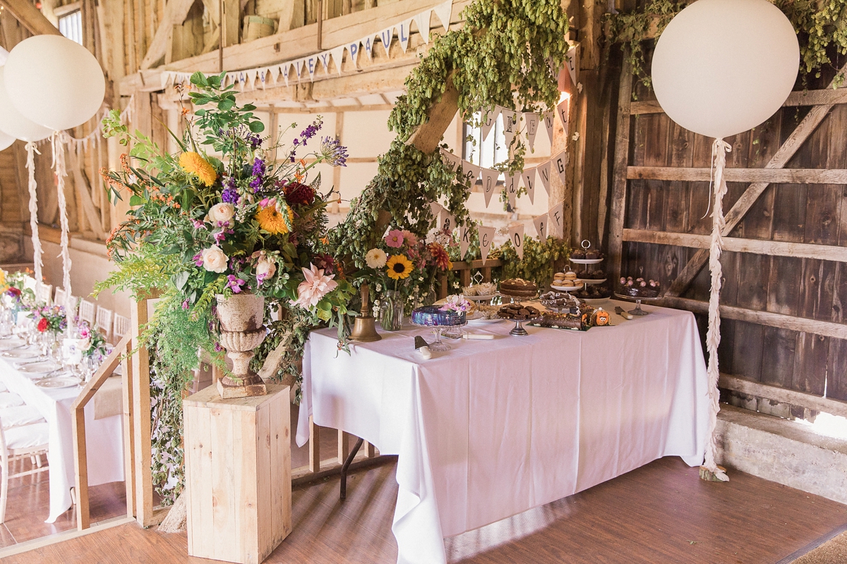 32 A Raimon Bundo dress for a DIY colourful and charming barn wedding