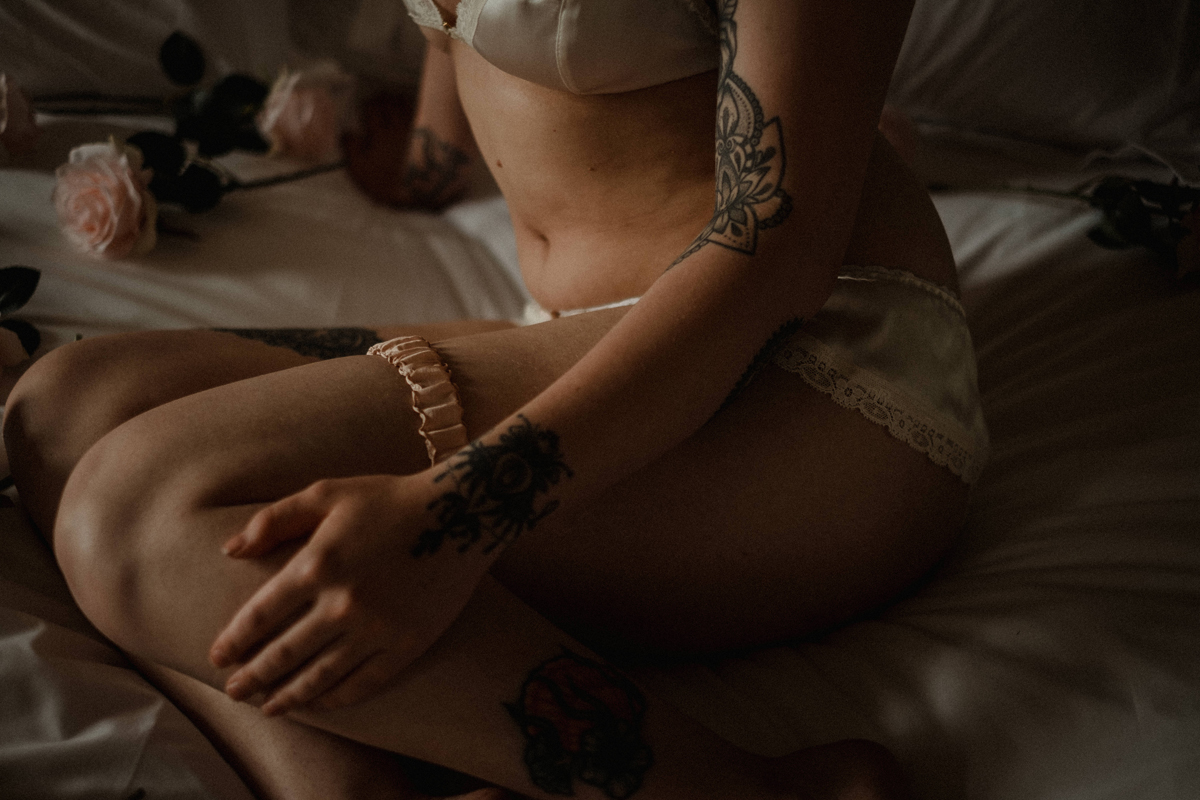 33 Tasteful elegant and glamorous retro inspired bridal boudoir