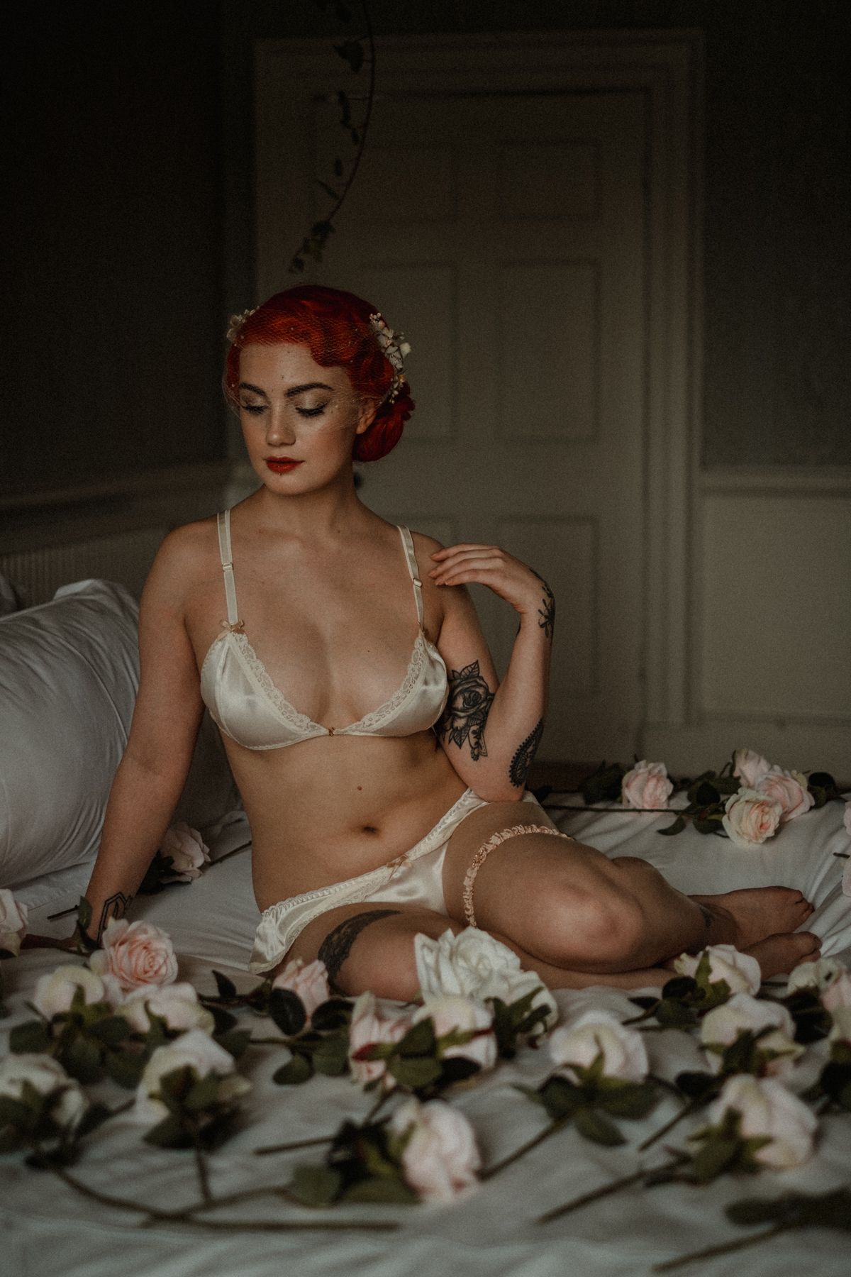 34 Tasteful elegant and glamorous retro inspired bridal boudoir 1