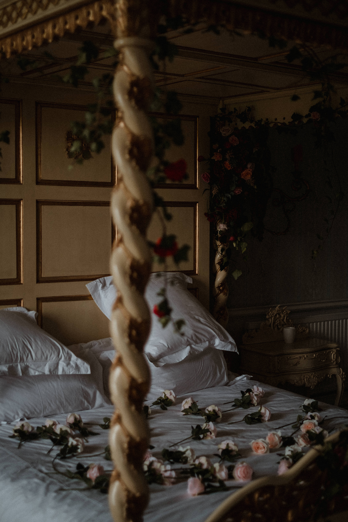 4 Tasteful elegant and glamorous retro inspired bridal boudoir