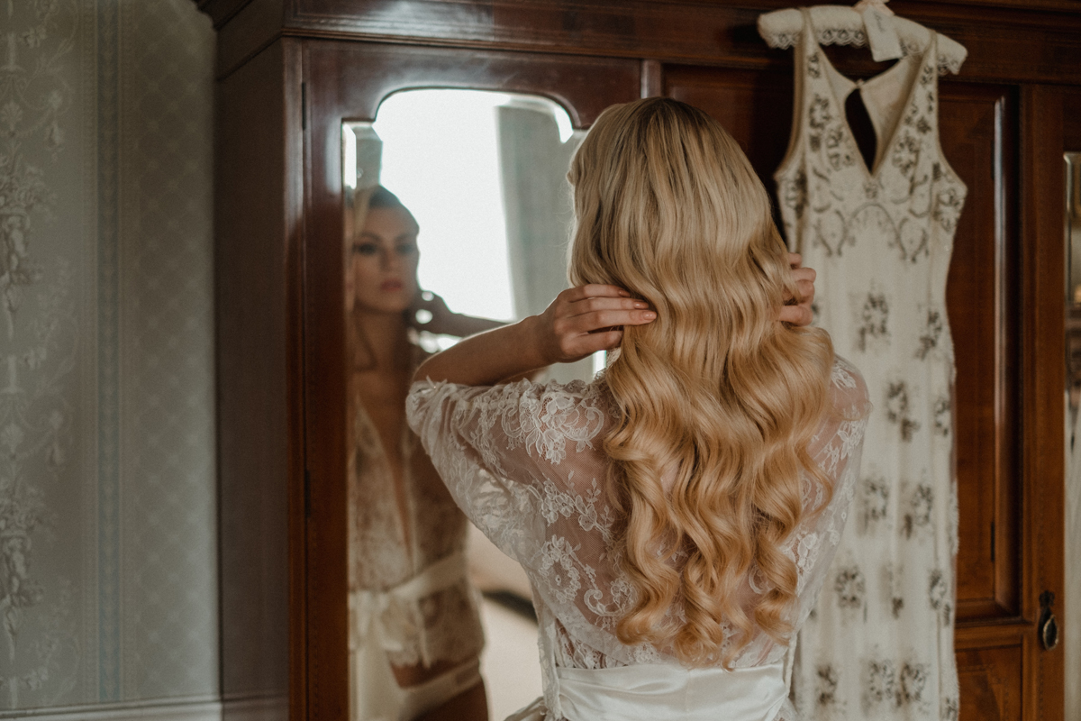 42 Tasteful elegant and glamorous retro inspired bridal boudoir