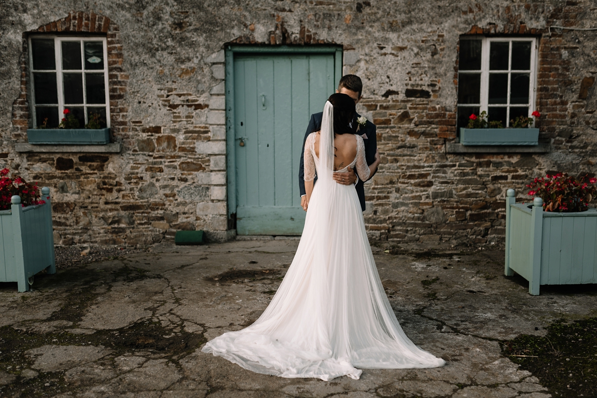 53 A Naomi Neoh bride and her romantic country house wedding